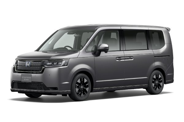 2024年式ホンダ ステップ ワゴン スパーダ — ホイール・タイヤサイズ
