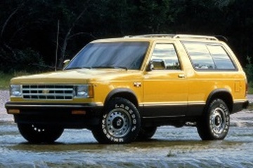 シボレー S10ブレイザー - 各年式と世代のリム仕様、タイヤ仕様、PCD