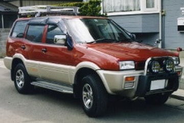 1995 日産 ミストラル - ホイール＆タイヤサイズ、PCD、オフセット