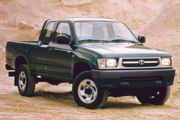 2001 トヨタ ハイラックス - ホイール＆タイヤサイズ、PCD、オフセット