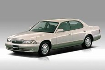 1996 マツダ センティア - ホイール＆タイヤサイズ、PCD、オフセット