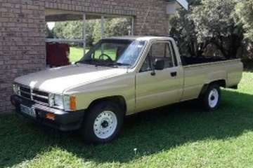 ハイラックスタイヤ 1985 トヨタ ハイラックス - ホイール＆タイヤサイズ、PCD、オフセット