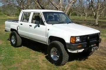 1987 トヨタ ハイラックス - ホイール＆タイヤサイズ、PCD、オフセット