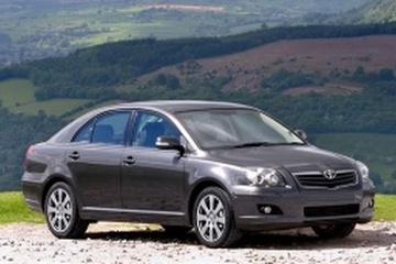 2007 トヨタ アベンシス - ホイール＆タイヤサイズ、PCD、オフセット