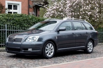 2007 トヨタ アベンシス - ホイール＆タイヤサイズ、PCD、オフセット