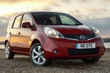 2013 日産 ノート - ホイール＆タイヤサイズ、PCD、オフセット、および