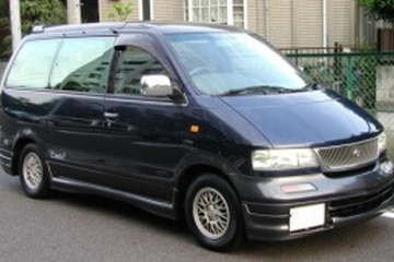 نيسان Largo MPV