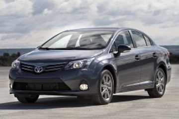 2014 トヨタ アベンシス - ホイール＆タイヤサイズ、PCD、オフセット